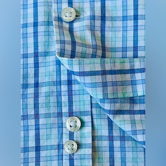 Michael Kors Performance Wicking Button-Down๐ - Picture 4 of 6